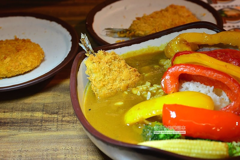 三時午咖哩屋(樂利店)-靠近六張犁站,位在樂利路上,炸物可樂餅不油膩又酥脆一點都不輸日本的六張犁平價咖哩屋