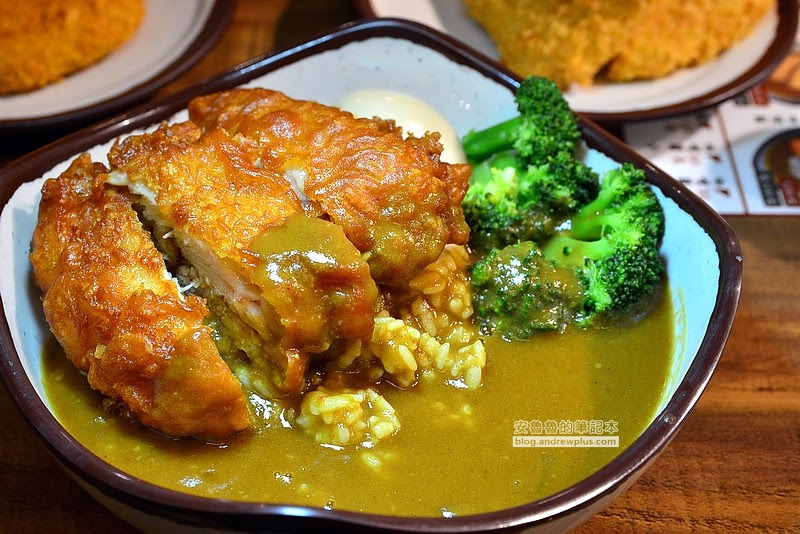 三時午咖哩屋(樂利店)-靠近六張犁站,位在樂利路上,炸物可樂餅不油膩又酥脆一點都不輸日本的六張犁平價咖哩屋