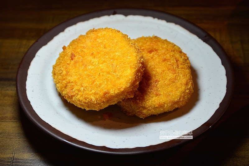 三時午咖哩屋(樂利店)-靠近六張犁站,位在樂利路上,炸物可樂餅不油膩又酥脆一點都不輸日本的六張犁平價咖哩屋