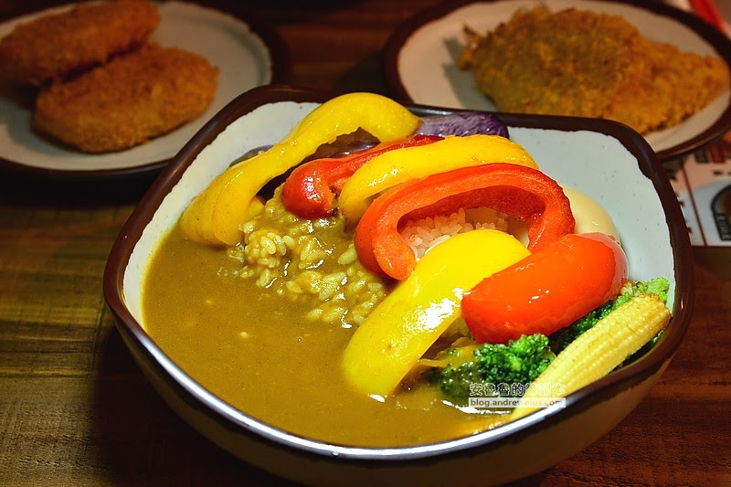 三時午咖哩屋(樂利店)-靠近六張犁站,位在樂利路上,炸物可樂餅不油膩又酥脆一點都不輸日本的六張犁平價咖哩屋