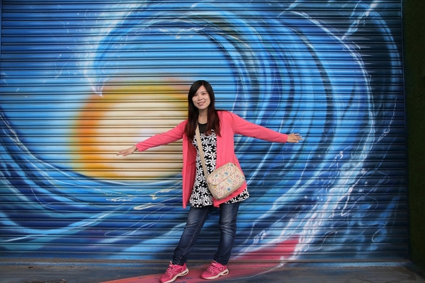 沙鹿夢想街：【台中沙鹿景點】沙鹿夢想街~粉紅色大愛心盪鞦韆，雙層貨櫃，彩色公車，甲子園居酒屋，超炫球牆好吸睛