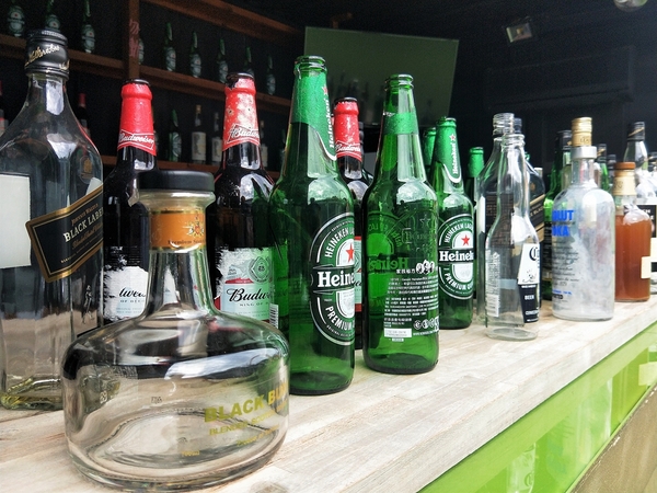 沙鹿夢想街：【台中沙鹿景點】沙鹿夢想街~粉紅色大愛心盪鞦韆，雙層貨櫃，彩色公車，甲子園居酒屋，超炫球牆好吸睛