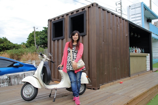 沙鹿夢想街：【台中沙鹿景點】沙鹿夢想街~粉紅色大愛心盪鞦韆，雙層貨櫃，彩色公車，甲子園居酒屋，超炫球牆好吸睛