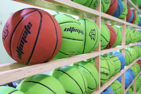 沙鹿夢想街：【台中沙鹿景點】沙鹿夢想街~粉紅色大愛心盪鞦韆，雙層貨櫃，彩色公車，甲子園居酒屋，超炫球牆好吸睛