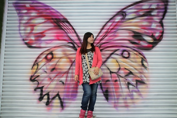 沙鹿夢想街：【台中沙鹿景點】沙鹿夢想街~粉紅色大愛心盪鞦韆，雙層貨櫃，彩色公車，甲子園居酒屋，超炫球牆好吸睛