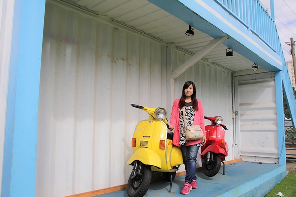 沙鹿夢想街：【台中沙鹿景點】沙鹿夢想街~粉紅色大愛心盪鞦韆，雙層貨櫃，彩色公車，甲子園居酒屋，超炫球牆好吸睛