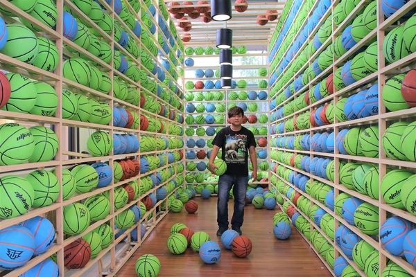 沙鹿夢想街：【台中沙鹿景點】沙鹿夢想街~粉紅色大愛心盪鞦韆，雙層貨櫃，彩色公車，甲子園居酒屋，超炫球牆好吸睛