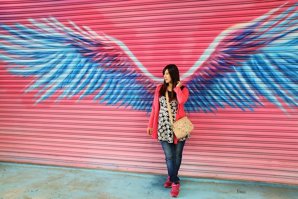 沙鹿夢想街：【台中沙鹿景點】沙鹿夢想街~粉紅色大愛心盪鞦韆，雙層貨櫃，彩色公車，甲子園居酒屋，超炫球牆好吸睛