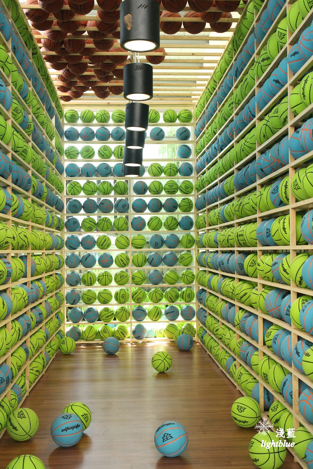 台中景點：淺藍 × 沙鹿夢想街～台中新景點，拍不停的夢幻籃球牆