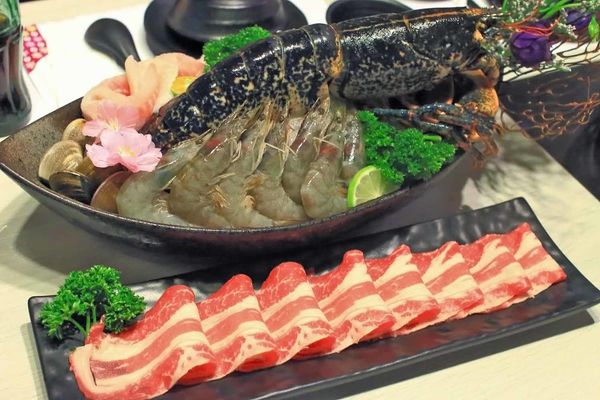 【蘆洲餐廳】恩家寶精緻鍋物-巨無霸加拿大直送龍蝦與創意冰火鍋