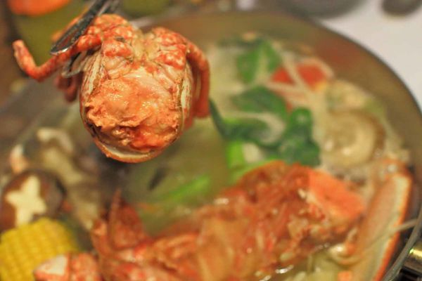 【蘆洲餐廳】恩家寶精緻鍋物-巨無霸加拿大直送龍蝦與創意冰火鍋