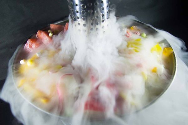 【蘆洲餐廳】恩家寶精緻鍋物-巨無霸加拿大直送龍蝦與創意冰火鍋