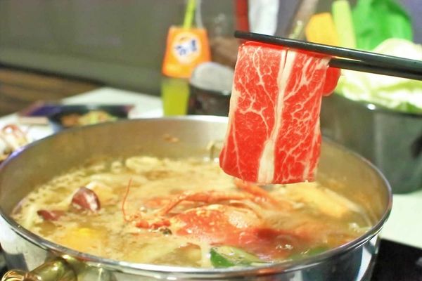 【蘆洲餐廳】恩家寶精緻鍋物-巨無霸加拿大直送龍蝦與創意冰火鍋