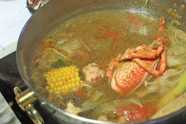 【蘆洲餐廳】恩家寶精緻鍋物-巨無霸加拿大直送龍蝦與創意冰火鍋