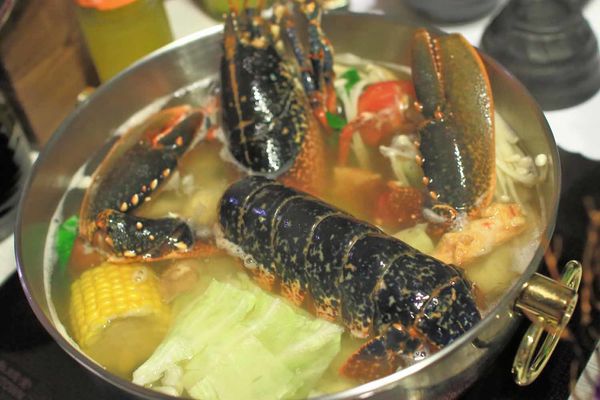 【蘆洲餐廳】恩家寶精緻鍋物-巨無霸加拿大直送龍蝦與創意冰火鍋
