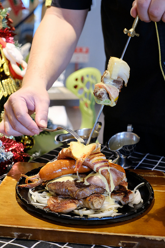 台中北區牛排推薦,台中崇德路美食,台中美食,台中聖誕套餐 @強生與小吠的Hyper人蔘~