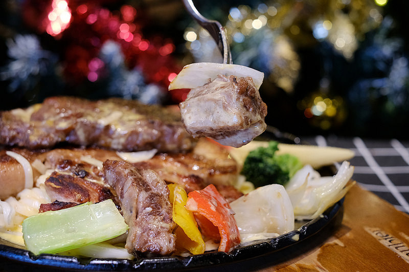 台中北區牛排推薦,台中崇德路美食,台中美食,台中聖誕套餐 @強生與小吠的Hyper人蔘~