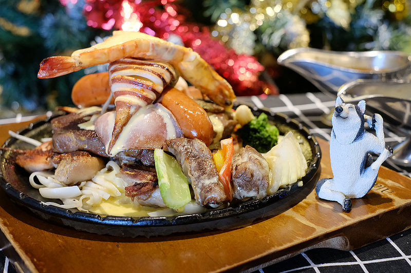 台中北區牛排推薦,台中崇德路美食,台中美食,台中聖誕套餐 @強生與小吠的Hyper人蔘~