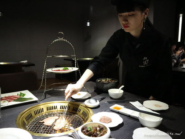 九犇日式燒肉：彰化美食│九犇日式燒肉〃日式燒肉裡竟然也有咖哩飯及超澎派海鮮粥，平日還有超值599元雙人套餐唷~