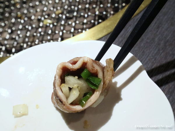 九犇日式燒肉：彰化美食│九犇日式燒肉〃日式燒肉裡竟然也有咖哩飯及超澎派海鮮粥，平日還有超值599元雙人套餐唷~