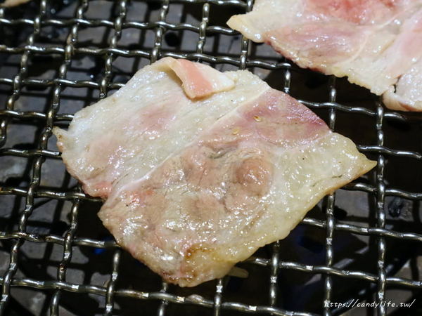 九犇日式燒肉：彰化美食│九犇日式燒肉〃日式燒肉裡竟然也有咖哩飯及超澎派海鮮粥，平日還有超值599元雙人套餐唷~