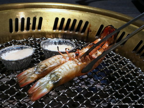 九犇日式燒肉：彰化美食│九犇日式燒肉〃日式燒肉裡竟然也有咖哩飯及超澎派海鮮粥，平日還有超值599元雙人套餐唷~