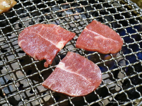 九犇日式燒肉：彰化美食│九犇日式燒肉〃日式燒肉裡竟然也有咖哩飯及超澎派海鮮粥，平日還有超值599元雙人套餐唷~