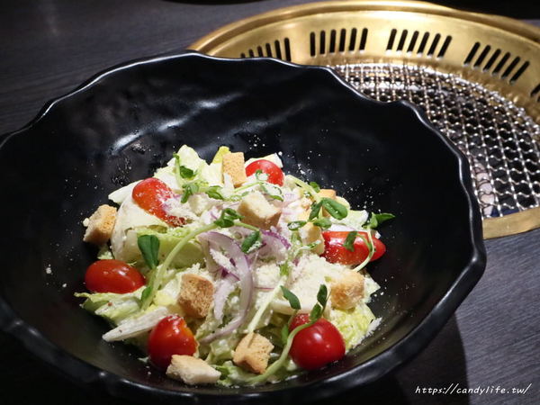 九犇日式燒肉：彰化美食│九犇日式燒肉〃日式燒肉裡竟然也有咖哩飯及超澎派海鮮粥，平日還有超值599元雙人套餐唷~