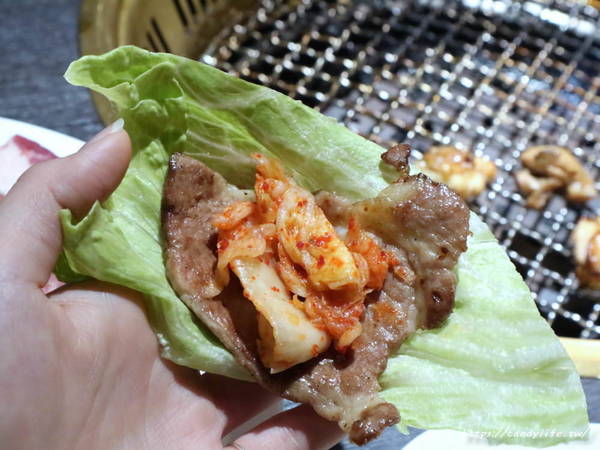 九犇日式燒肉：彰化美食│九犇日式燒肉〃日式燒肉裡竟然也有咖哩飯及超澎派海鮮粥，平日還有超值599元雙人套餐唷~