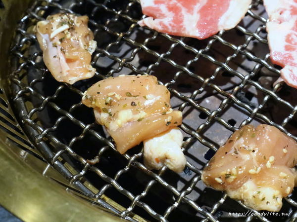 九犇日式燒肉：彰化美食│九犇日式燒肉〃日式燒肉裡竟然也有咖哩飯及超澎派海鮮粥，平日還有超值599元雙人套餐唷~