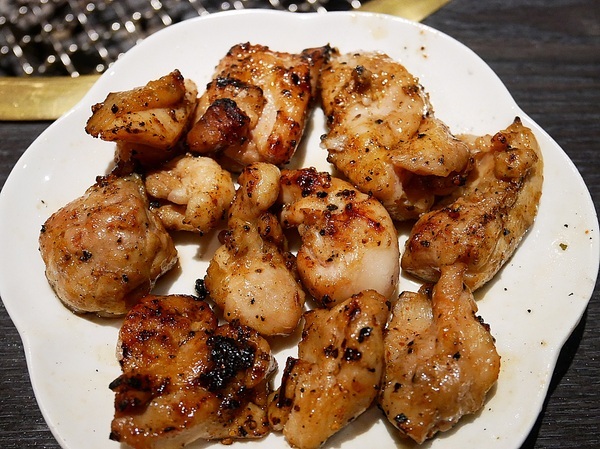 九犇日式燒肉：九犇日式燒肉-彰化日式燒肉  套餐式燒肉一次品嘗多種新鮮肉品  還提供包廂座位  適合多人聚餐餐廳