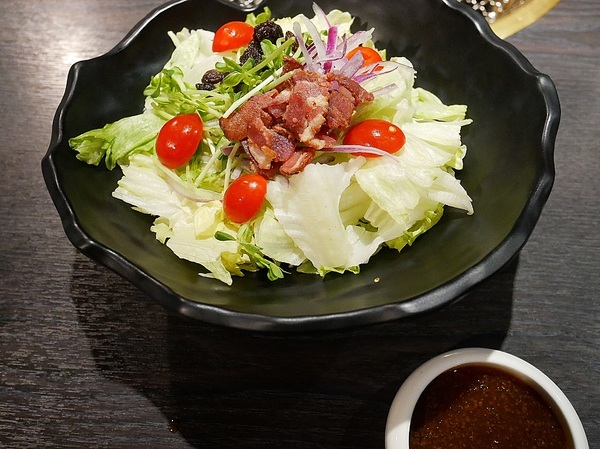 九犇日式燒肉：九犇日式燒肉-彰化日式燒肉  套餐式燒肉一次品嘗多種新鮮肉品  還提供包廂座位  適合多人聚餐餐廳