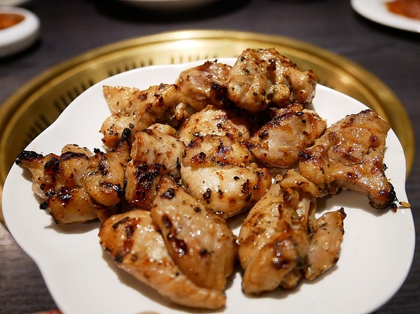 九犇日式燒肉：九犇日式燒肉-彰化日式燒肉  套餐式燒肉一次品嘗多種新鮮肉品  還提供包廂座位  適合多人聚餐餐廳