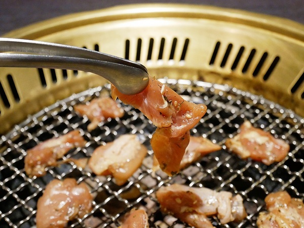 九犇日式燒肉：九犇日式燒肉-彰化日式燒肉  套餐式燒肉一次品嘗多種新鮮肉品  還提供包廂座位  適合多人聚餐餐廳