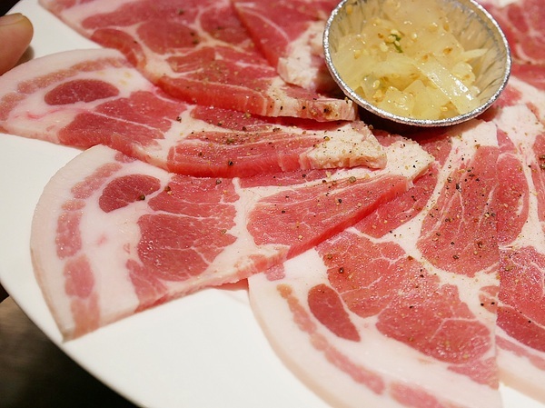 九犇日式燒肉：九犇日式燒肉-彰化日式燒肉  套餐式燒肉一次品嘗多種新鮮肉品  還提供包廂座位  適合多人聚餐餐廳