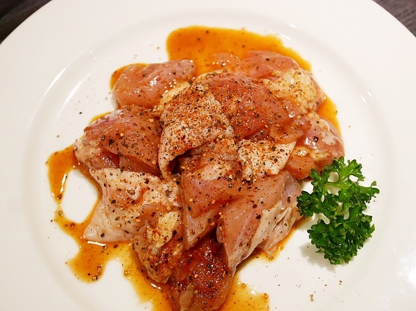 九犇日式燒肉：九犇日式燒肉-彰化日式燒肉  套餐式燒肉一次品嘗多種新鮮肉品  還提供包廂座位  適合多人聚餐餐廳