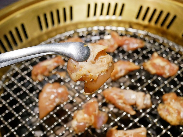 九犇日式燒肉：九犇日式燒肉-彰化日式燒肉  套餐式燒肉一次品嘗多種新鮮肉品  還提供包廂座位  適合多人聚餐餐廳