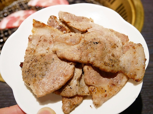 九犇日式燒肉：九犇日式燒肉-彰化日式燒肉  套餐式燒肉一次品嘗多種新鮮肉品  還提供包廂座位  適合多人聚餐餐廳