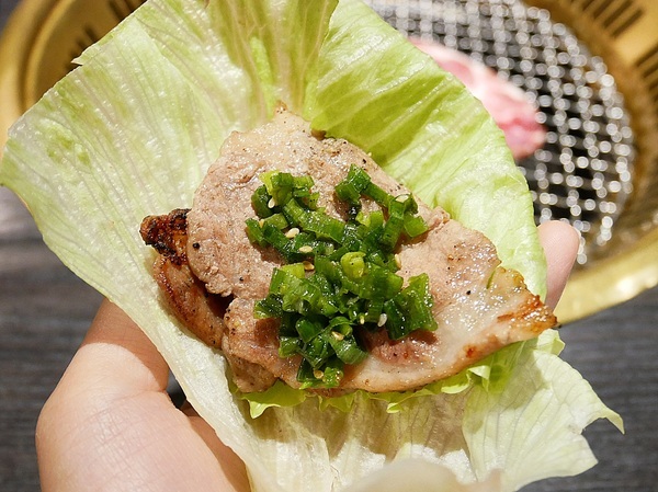 九犇日式燒肉：九犇日式燒肉-彰化日式燒肉  套餐式燒肉一次品嘗多種新鮮肉品  還提供包廂座位  適合多人聚餐餐廳