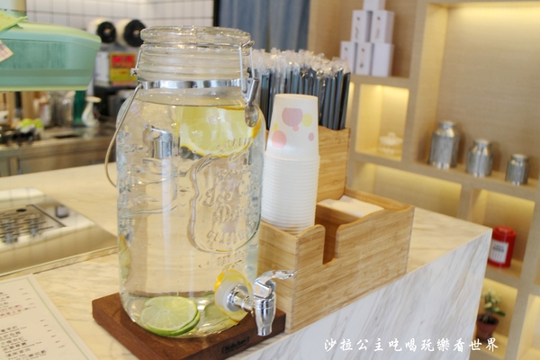 不二茶鋪：士林夜市美食/髒髒包『台灣不二茶鋪』不限時/有插座.wifi/飲料/烘焙麵包/世界金廚冠軍許燕斌/劍潭捷運站