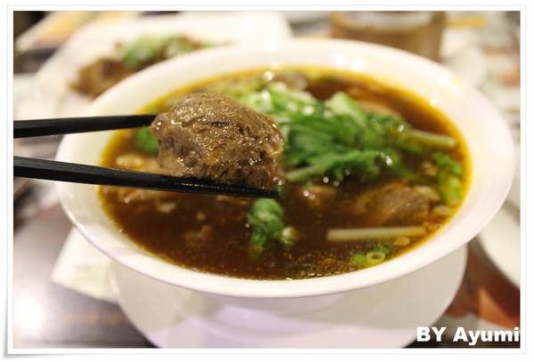 老張担担麵五工店：[食記]老張担担麵五工店-裝潢古色古香相當有特色