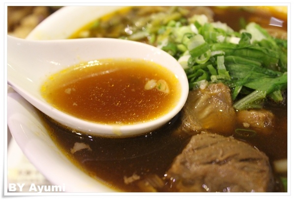 老張担担麵五工店：[食記]老張担担麵五工店-裝潢古色古香相當有特色