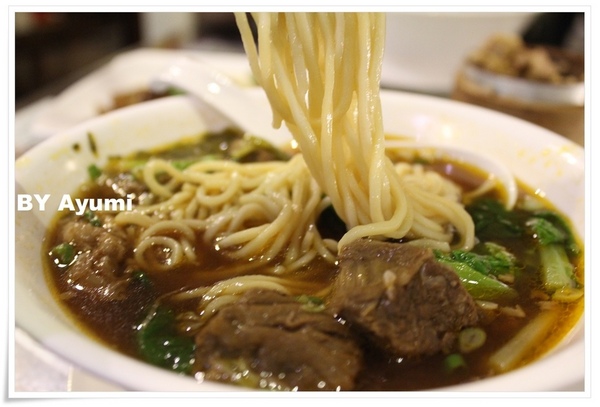 老張担担麵五工店：[食記]老張担担麵五工店-裝潢古色古香相當有特色