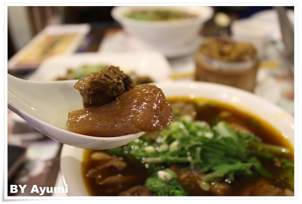 老張担担麵五工店：[食記]老張担担麵五工店-裝潢古色古香相當有特色