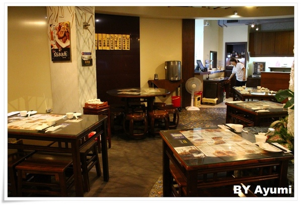 老張担担麵五工店：[食記]老張担担麵五工店-裝潢古色古香相當有特色