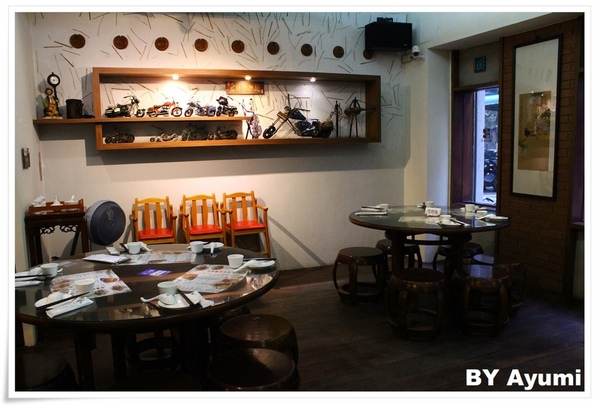 老張担担麵五工店：[食記]老張担担麵五工店-裝潢古色古香相當有特色