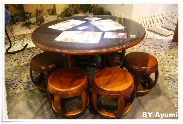 老張担担麵五工店：[食記]老張担担麵五工店-裝潢古色古香相當有特色