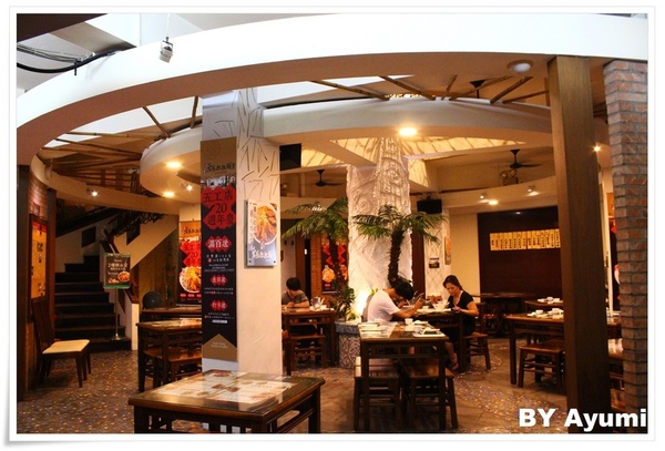 老張担担麵五工店：[食記]老張担担麵五工店-裝潢古色古香相當有特色