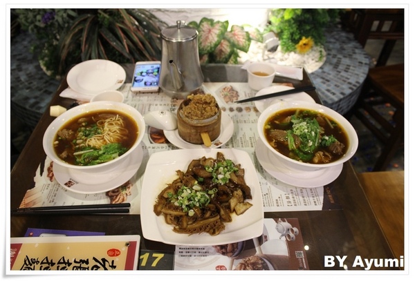 老張担担麵五工店：[食記]老張担担麵五工店-裝潢古色古香相當有特色