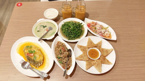 泰老饕泰式小館：泰老饕泰式小館-新莊平價泰式料理  出餐速度以音速來形容  餐點美味大推